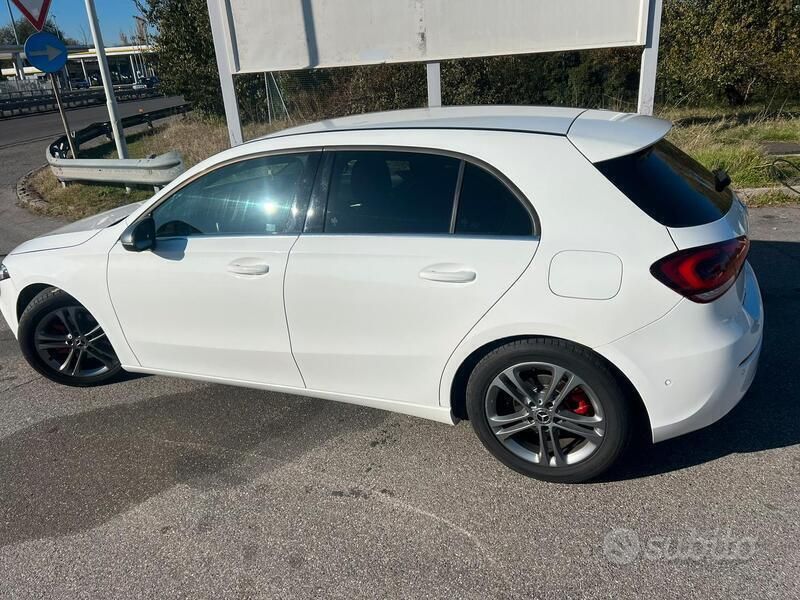 Usata Mercedes A180 Business 136 CV (100 kW) 2018 Bianco Utilitaria