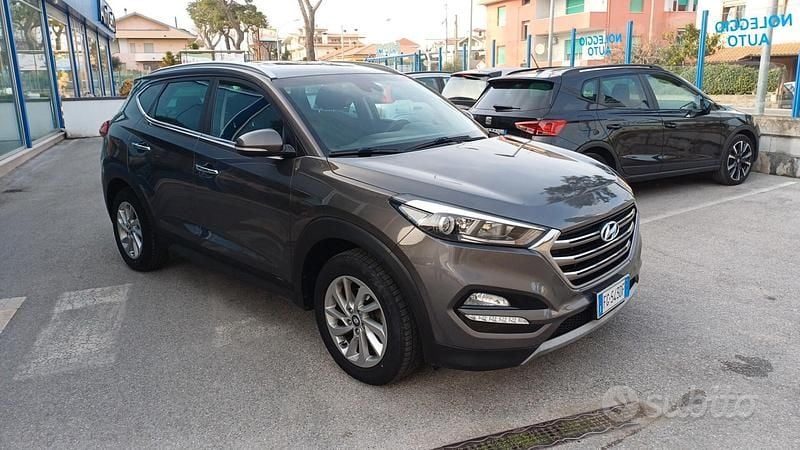 Usata Hyundai Tucson Edition 116 CV (85 kW) 2017 Marrone SUV