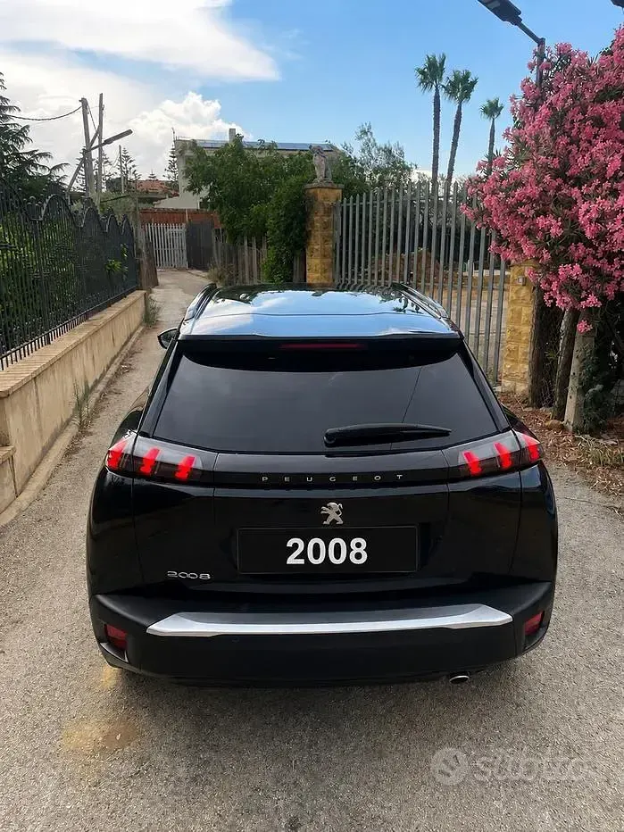 Usata Peugeot 2008 Allure 110 CV (80 kW) 2021 Nero SUV