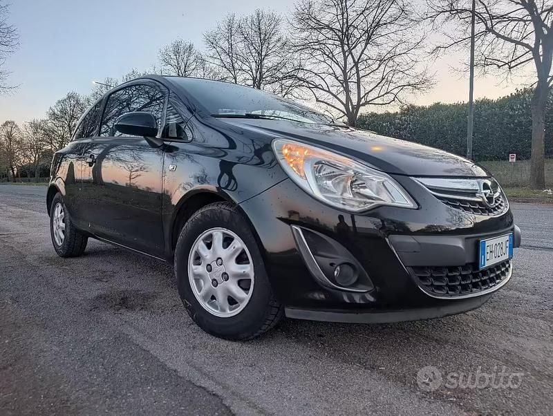 Usata Opel Corsa 86 CV (63 kW) 2011 Nero Utilitaria