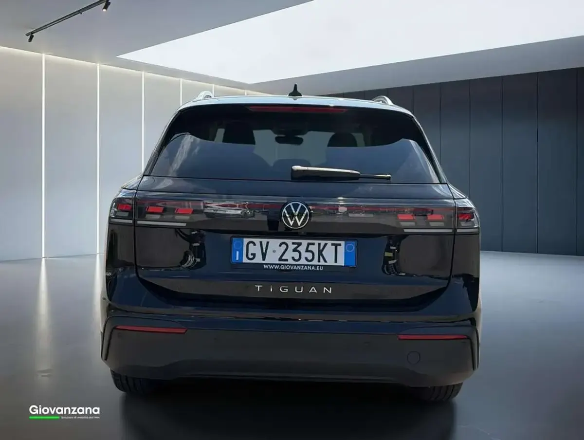 Usata VW Tiguan Allspace Edition 150 CV (110 kW) 2024 Deep black pearl SUV