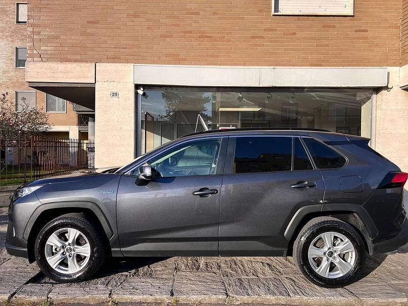 Usata Toyota RAV4 Hybrid Active 178 CV (130 kW) 2020 Grigio SUV