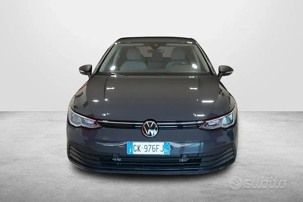 Usata VW Golf VIII Life 116 CV (85 kW) 2022 Grigio Berlina