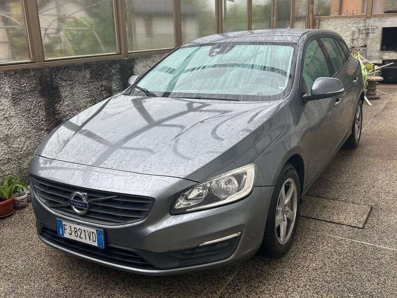 Grigio Usata 2017 Volvo V60 Business Edition Station wagon | 8000 € (Buon prezzo) - Immagine 1/2