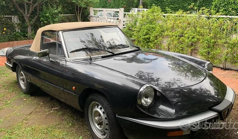 Usata Alfa Romeo Spider 128 CV (94 kW) 1984 Nero Cabrio