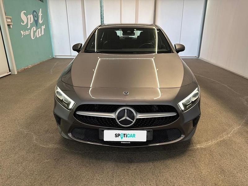 Usata Mercedes A180 Executive 116 CV (85 kW) 2019 Grigio Utilitaria