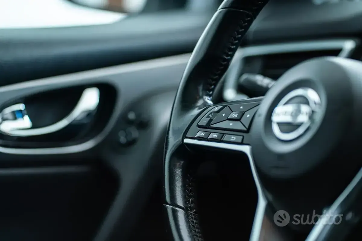 Usata Nissan Qashqai N-Connecta 116 CV (85 kW) 2018 Bianco SUV