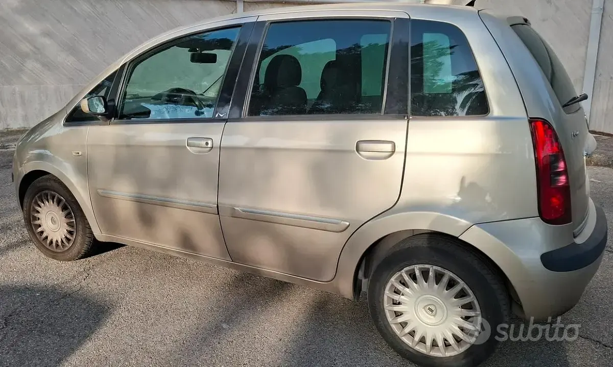 Usata Lancia Musa 69 CV (50 kW) 2006 Monovolume