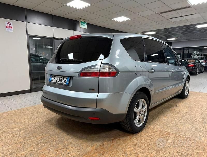 Usata Ford S-MAX Titanium 140 CV (102 kW) 2008 Grigio Monovolume