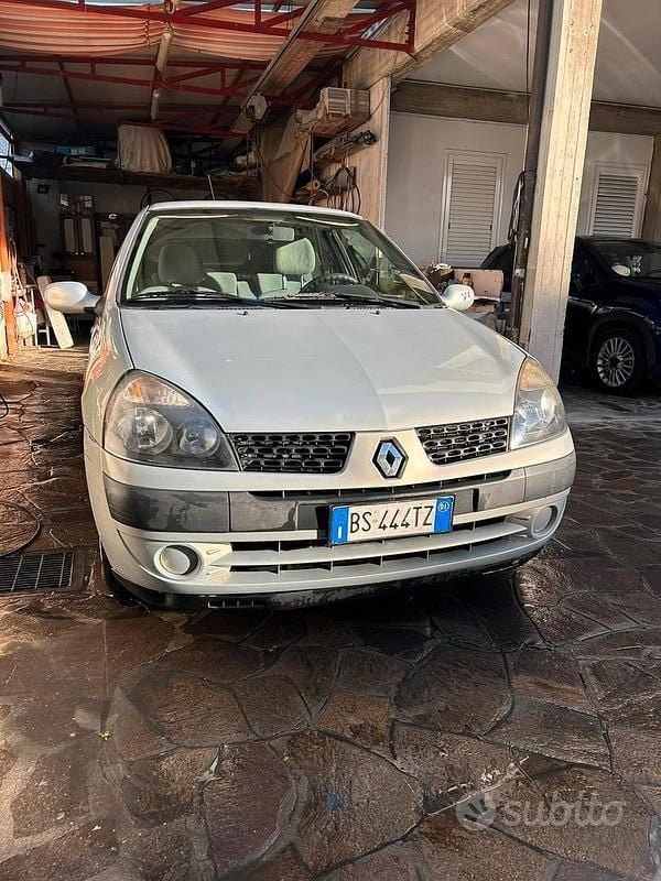 Usata Renault Clio II 2001 Grigio Berlina