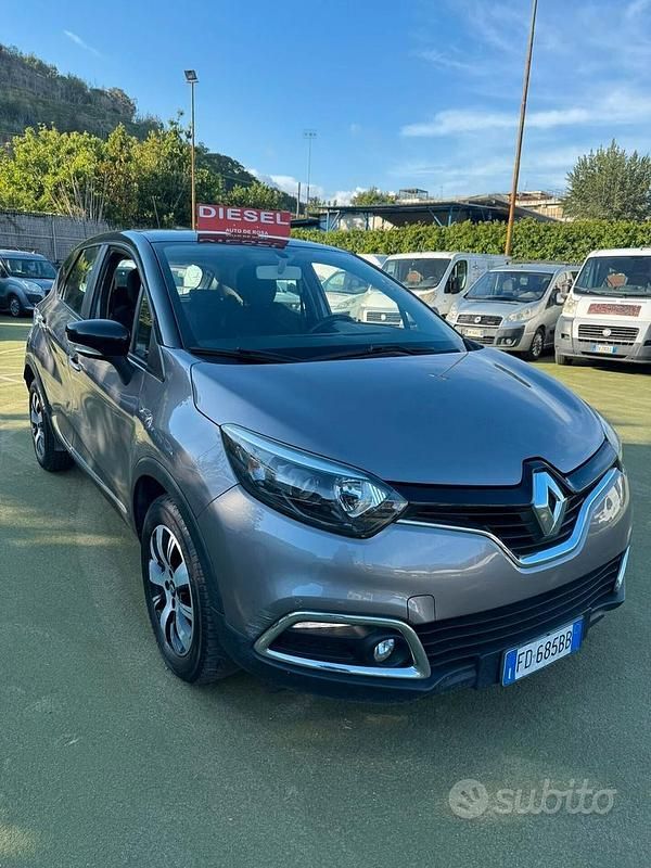 Usata Renault Captur Life 90 CV (66 kW) 2016 Grigio SUV