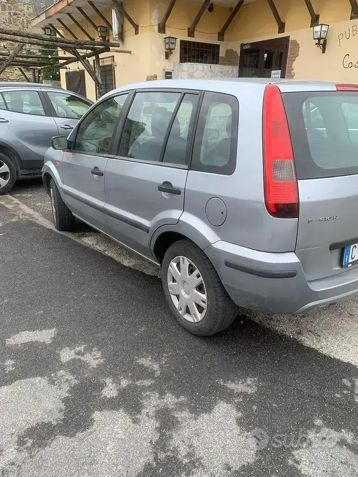 Usata Ford Fusion 68 CV (50 kW) 2005 Grigio Utilitaria