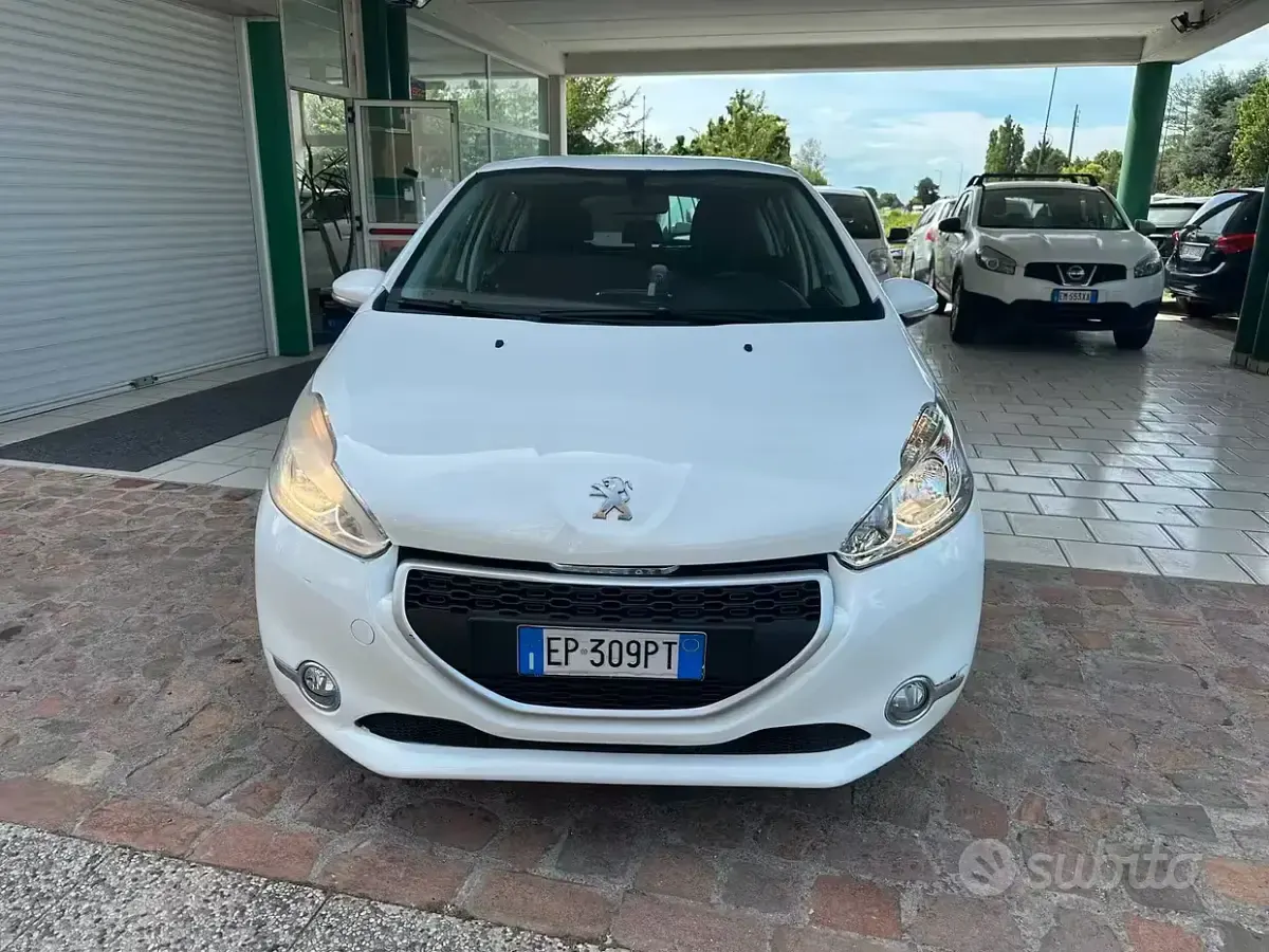 Usata Peugeot 208 Active 82 CV (60 kW) 2013 Bianco Utilitaria