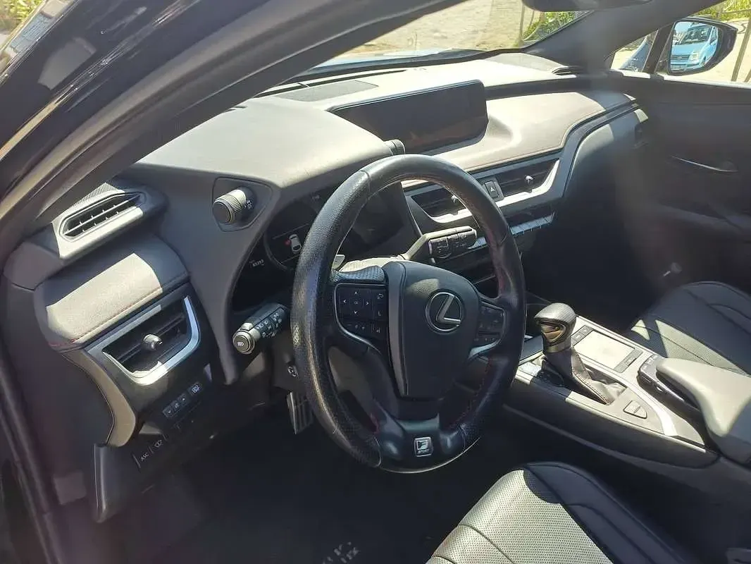 Usata Lexus UX Sport Line 145 CV (106 kW) 2021 Nero SUV