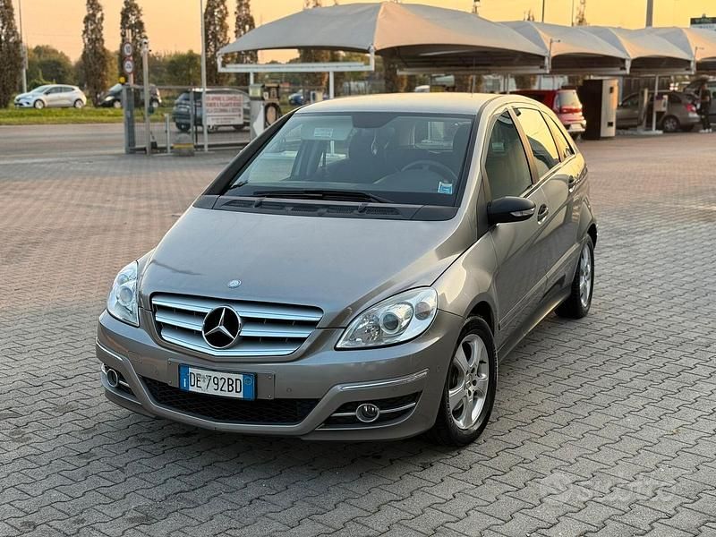 Usata Mercedes B180 109 CV (80 kW) 2007 Marrone Monovolume
