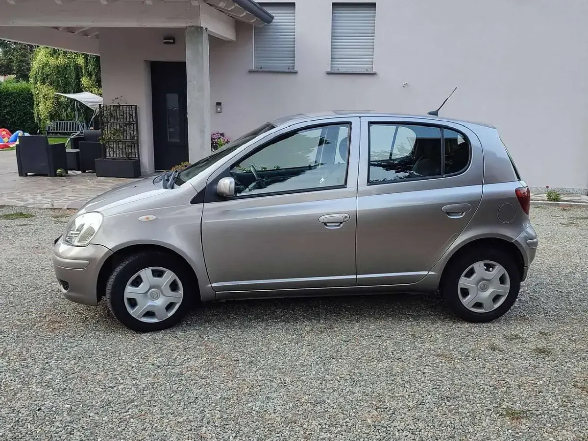 Usata Toyota Yaris Sol 75 CV (55 kW) 2004 Other Utilitaria