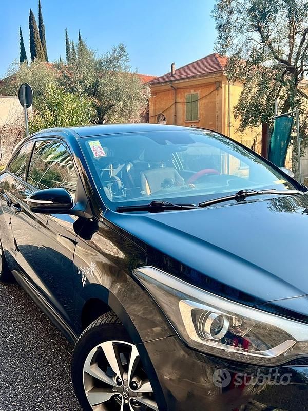 Usata Hyundai i20 Turbo 75 CV (55 kW) 2017 Nero Coupé