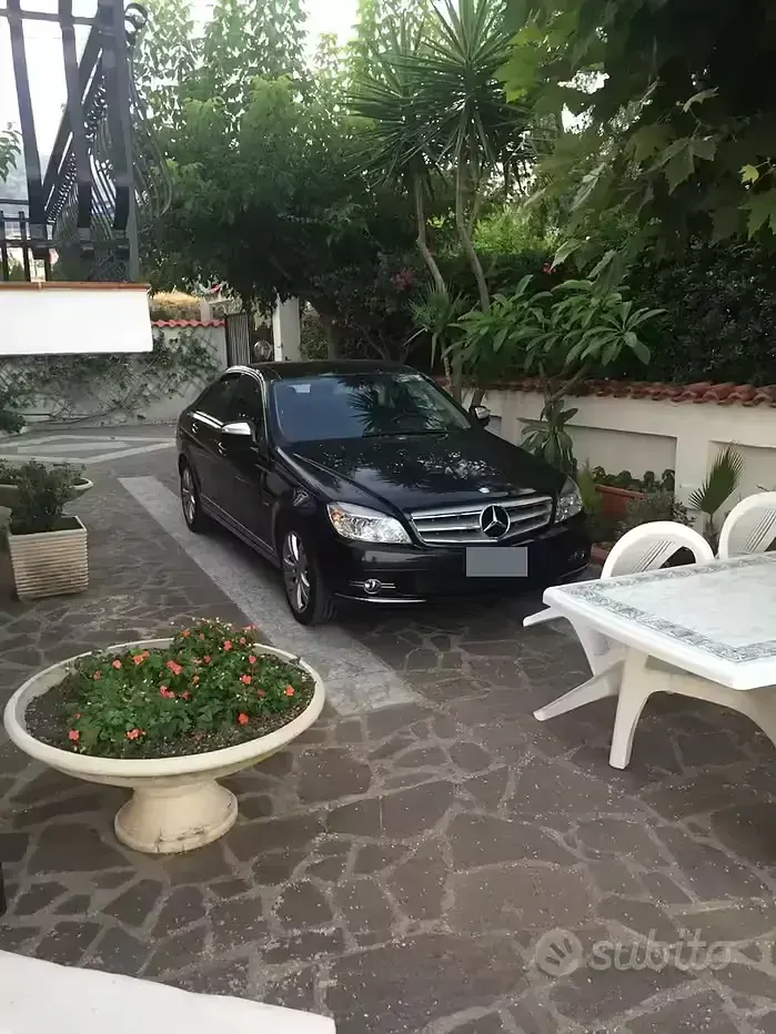 Usata Mercedes 220 Avantgarde 170 CV (125 kW) 2008 Nero Berlina