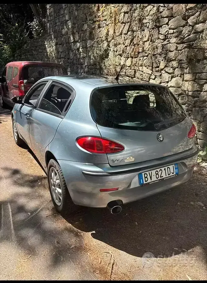 Usata Alfa Romeo 147 120 CV (88 kW) 2001 Bluazzurro Utilitaria