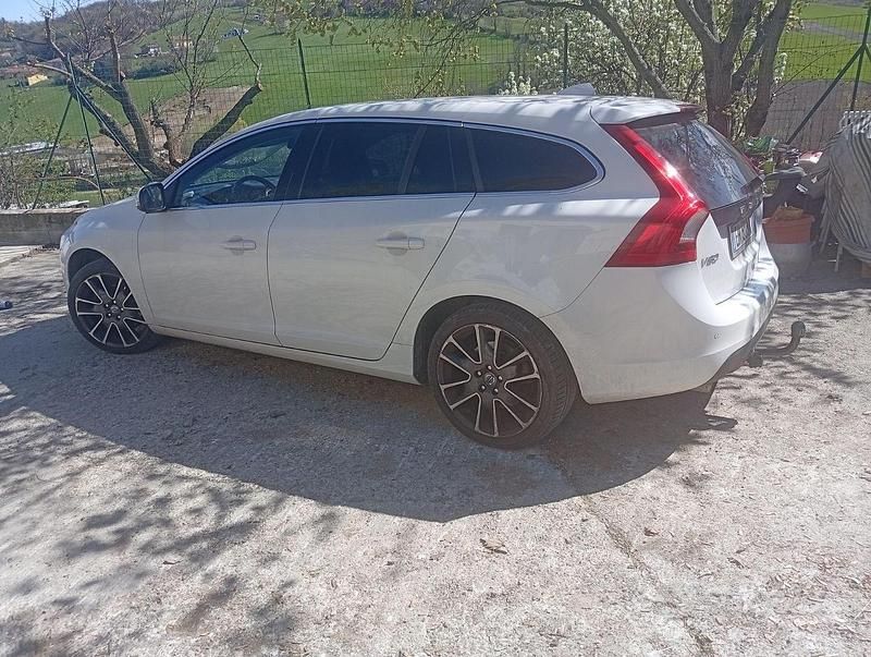 Usata Volvo V60 163 CV (119 kW) 2011 Bianco Station wagon