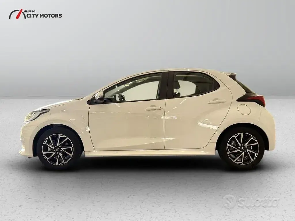 Usata Toyota Yaris Hybrid Trend 116 CV (85 kW) 2022 Bianco Berlina