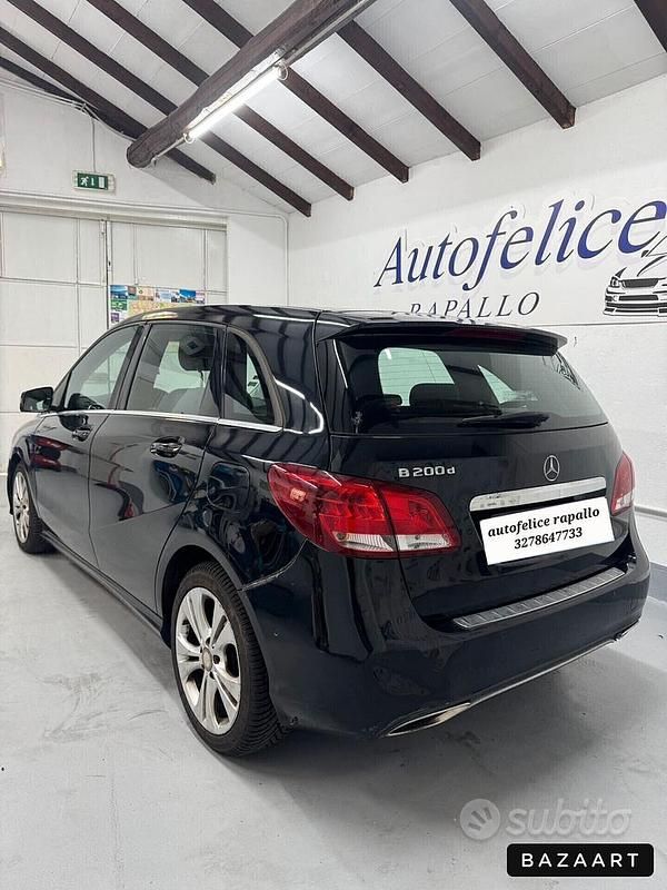 Begagnad Mercedes B200 Premium 136 HK (100 kW) 2017 Svart Minibuss