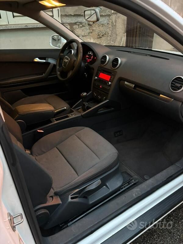 Usata Audi A3 Young 90 CV (66 kW) 2011 Bianco Berlina