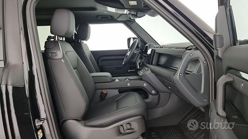 Usata Land Rover Defender SE Dynamic 200 CV (147 kW) 2025 Nero SUV