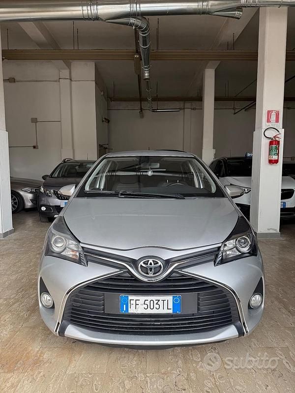 Usata Toyota Yaris 69 CV (50 kW) 2016 Grigio Berlina