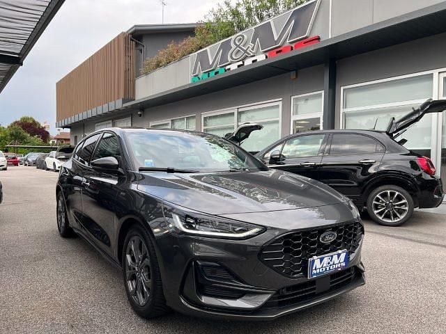 Grigio scuro Usata 2024 Ford Focus ST-Line Berlina | 19.400 € (Super prezzo) - Immagine 1/4