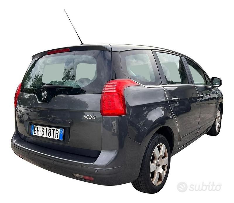 Usata Peugeot 5008 Family 112 CV (82 kW) 2011 Grigio Monovolume