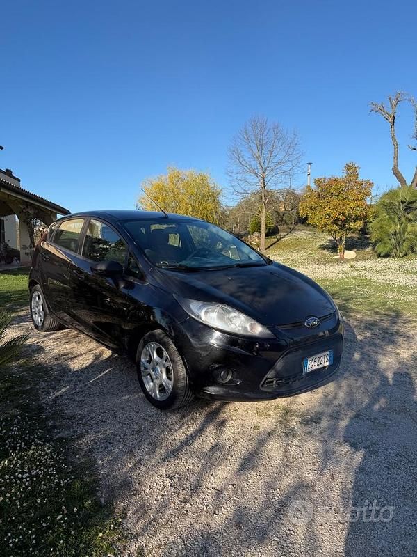 Usata Ford Fiesta Titanium 70 CV (51 kW) 2011 Nero Utilitaria