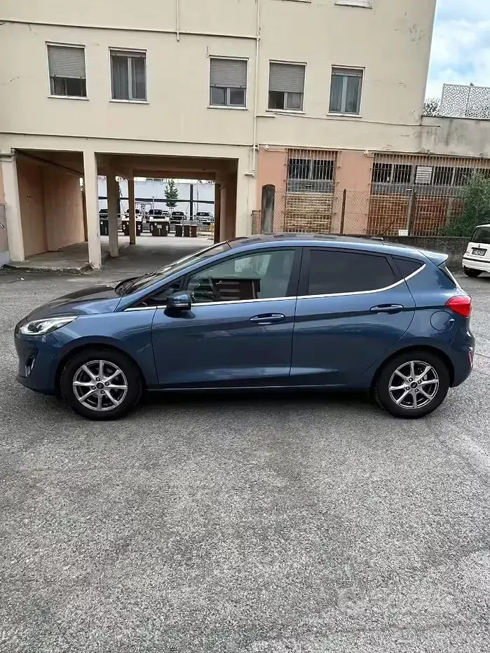 Usata Ford Fiesta Titanium 75 CV (55 kW) 2021 Blu Utilitaria