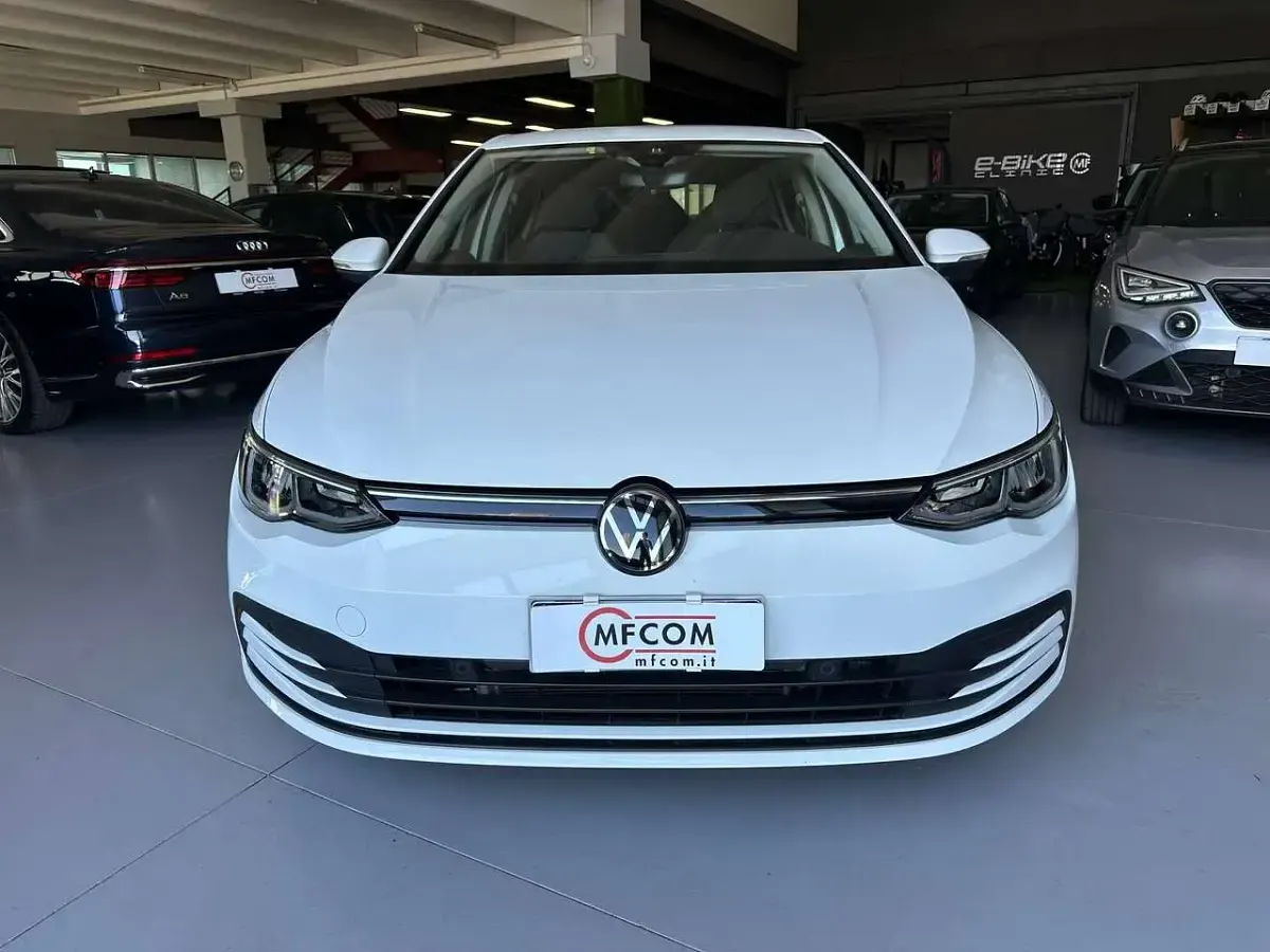 Usata VW Golf VIII Life 110 CV (80 kW) 2022 Bianco Berlina