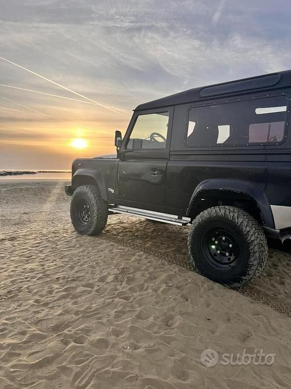 Usata Land Rover Defender 122 CV (89 kW) 1999 Nero SUV