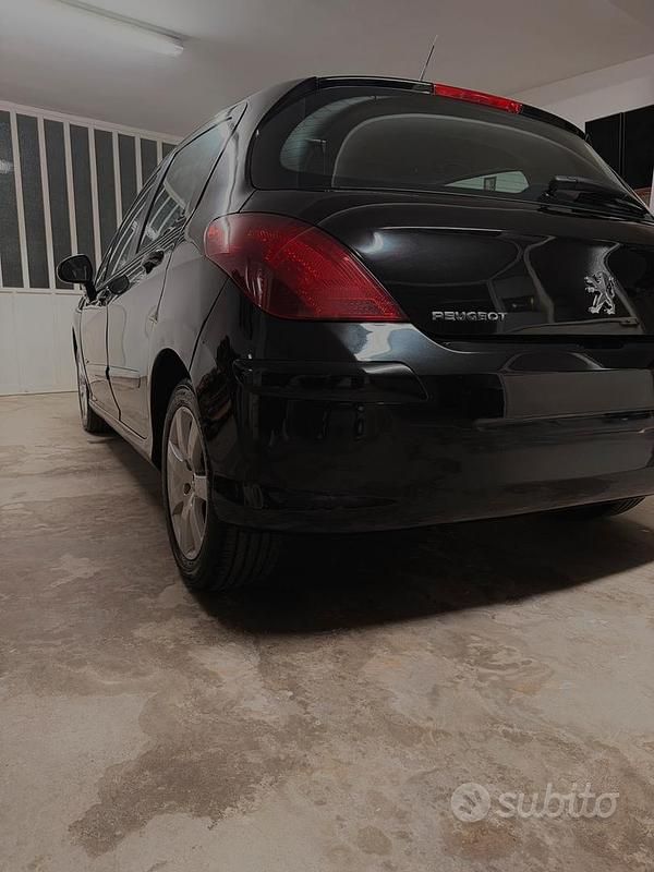 Usata Peugeot 308 90 CV (66 kW) 2008 Nero Berlina