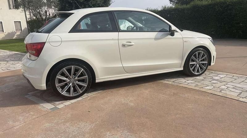 Usata Audi A1 Attraction 105 CV (77 kW) 2012 Utilitaria