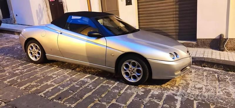 Usata Alfa Romeo Spider 150 CV (110 kW) 1996 Grigio Cabrio
