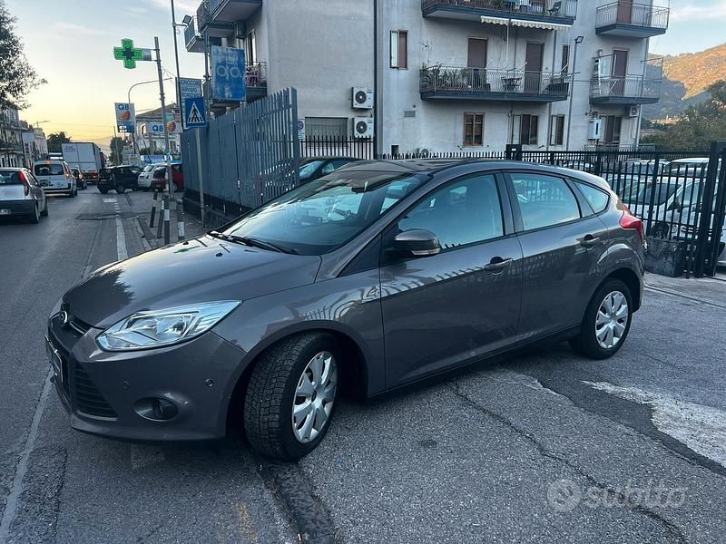 Usata Ford Focus 125 CV (91 kW) 2012 Grigio Berlina