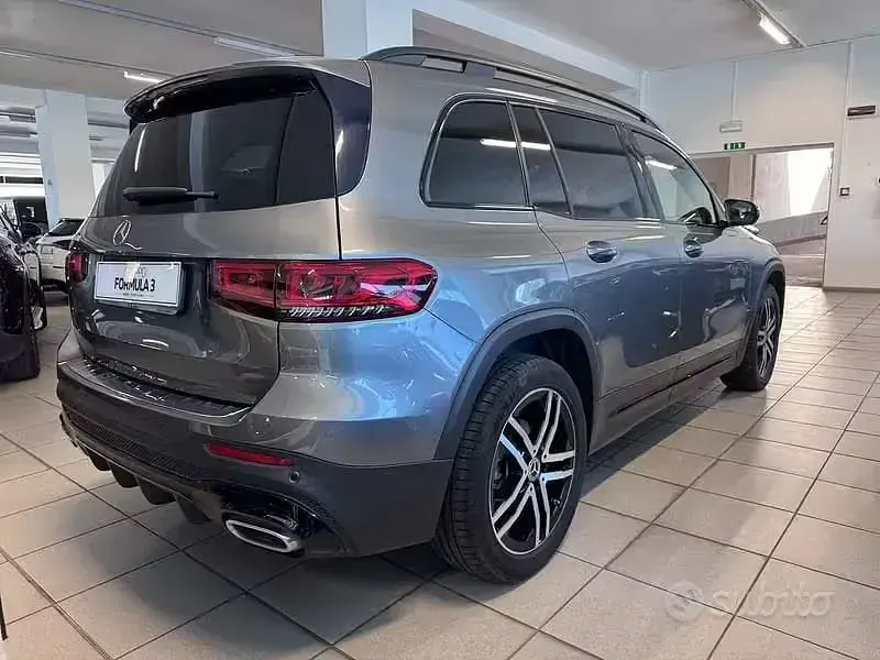 Usata Mercedes GLB200 Premium 150 CV (110 kW) 2021 Grigio SUV