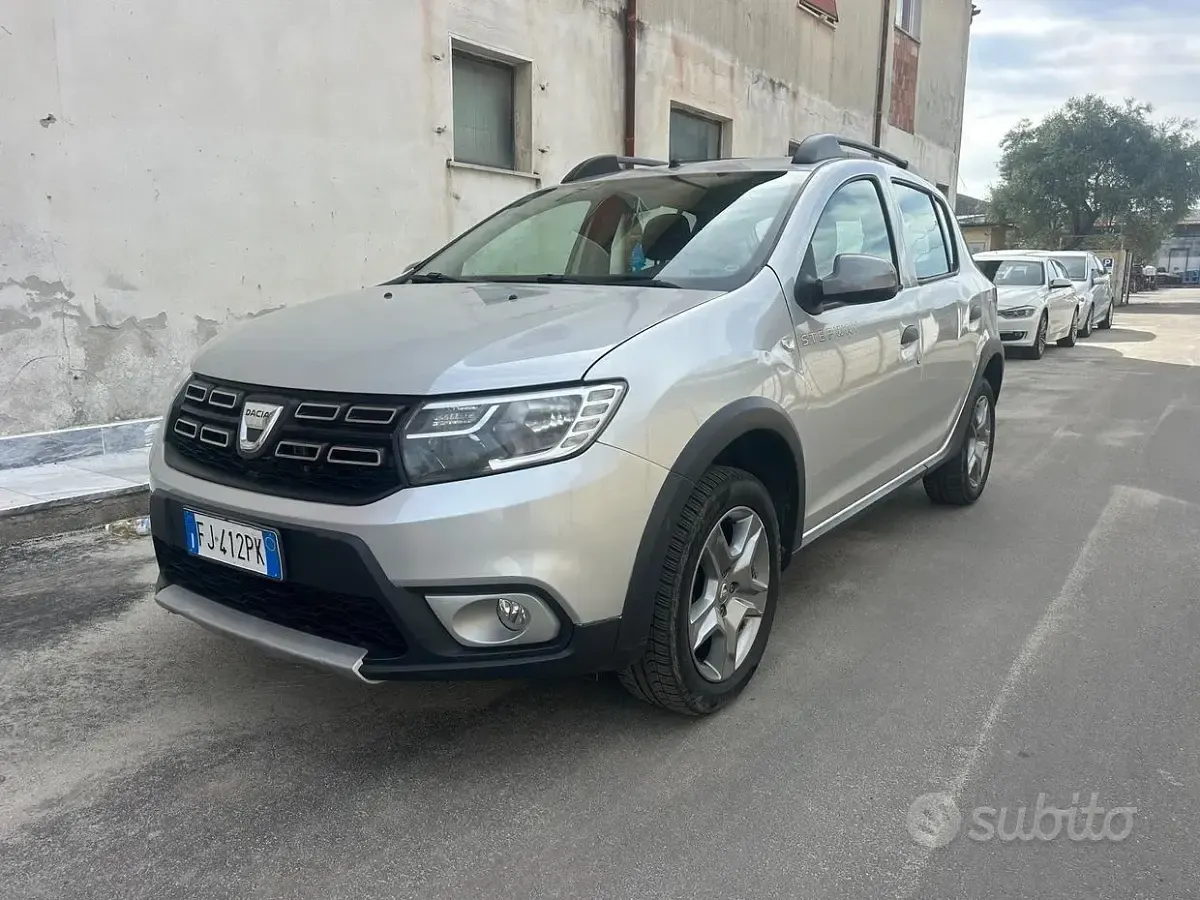 Usata Dacia Sandero Stepway 90 CV (66 kW) 2017 Grigio SUV