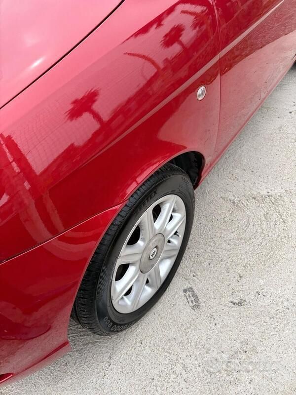 Usata Lancia Ypsilon 69 CV (50 kW) 2004 Rosso Utilitaria