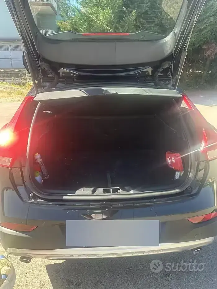 Usata Volvo V40 CC 120 CV (88 kW) 2019 Nero Station wagon