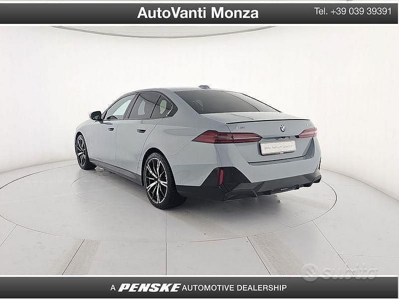 Usata BMW 520 M Sport 197 CV (144 kW) 2025 Grigio Berlina