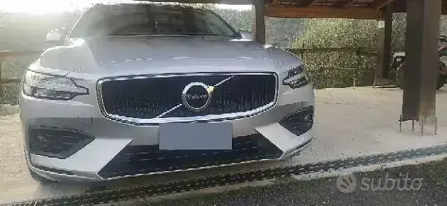 Usata Volvo V60 150 CV (110 kW) 2021 Grigio Station wagon