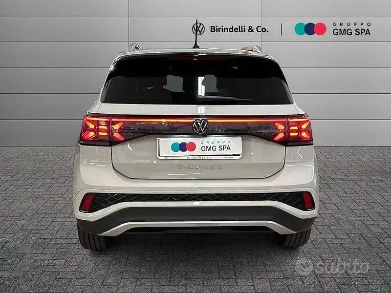 Usata VW T-Cross R-line 116 CV (85 kW) 2024 Grigio SUV