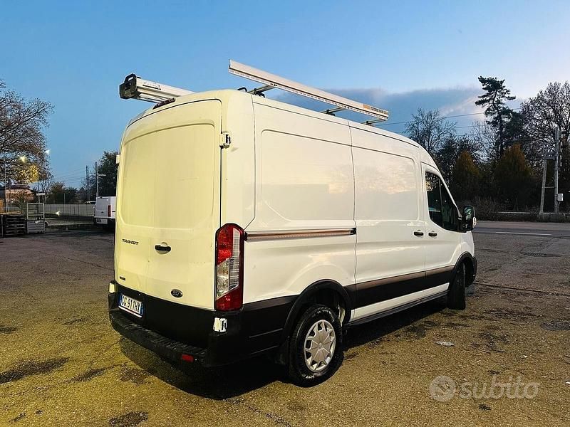 Usado Ford Transit Trend 131 CV (96 kW) 2021 Blanco Berlina