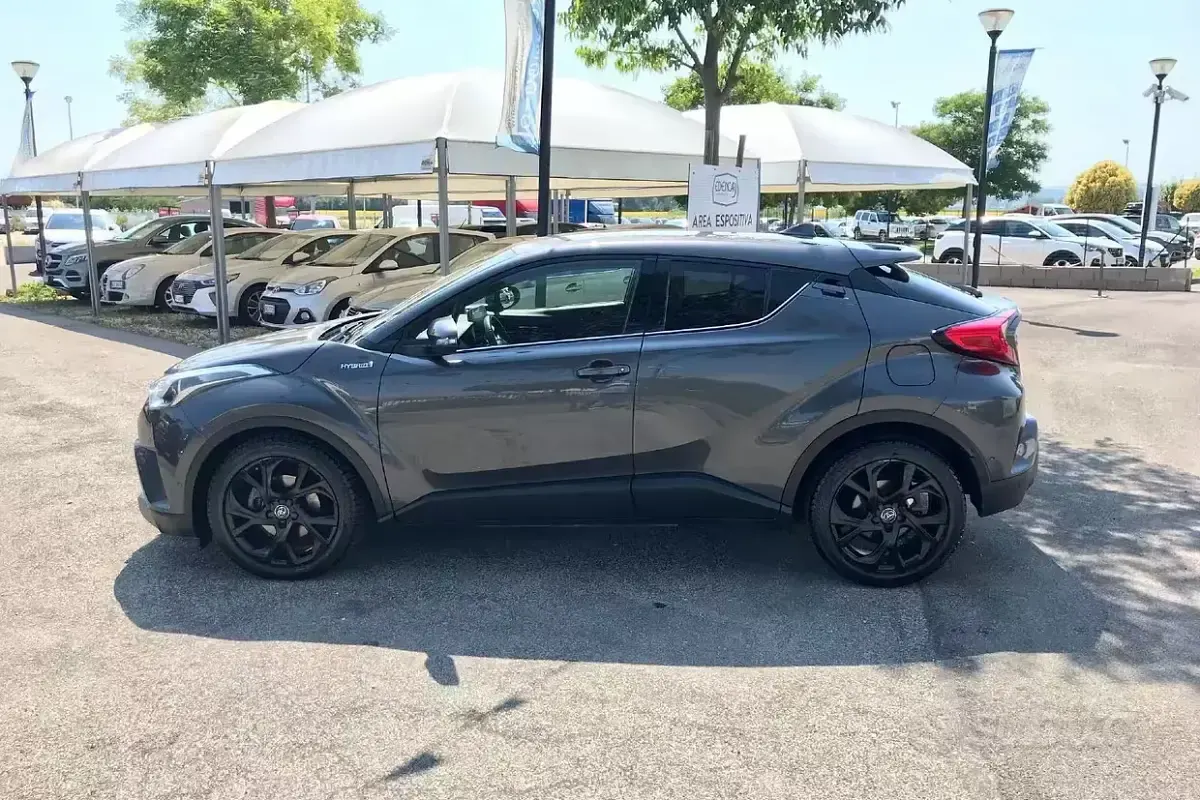 Usata Toyota C-HR Lounge 98 CV (72 kW) 2017 SUV