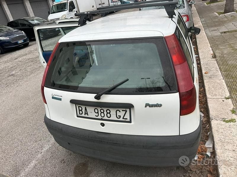 Bianco Usata 1997 Fiat Punto Tre volumi | 950 € - Immagine 1/4