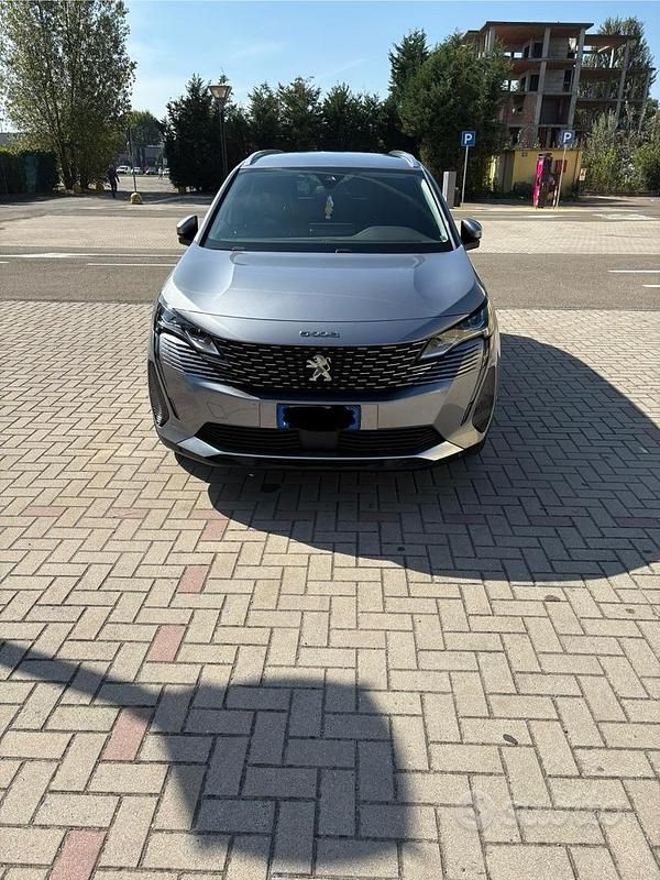 Usata Peugeot 5008 Allure 131 CV (96 kW) 2021 Grigio SUV